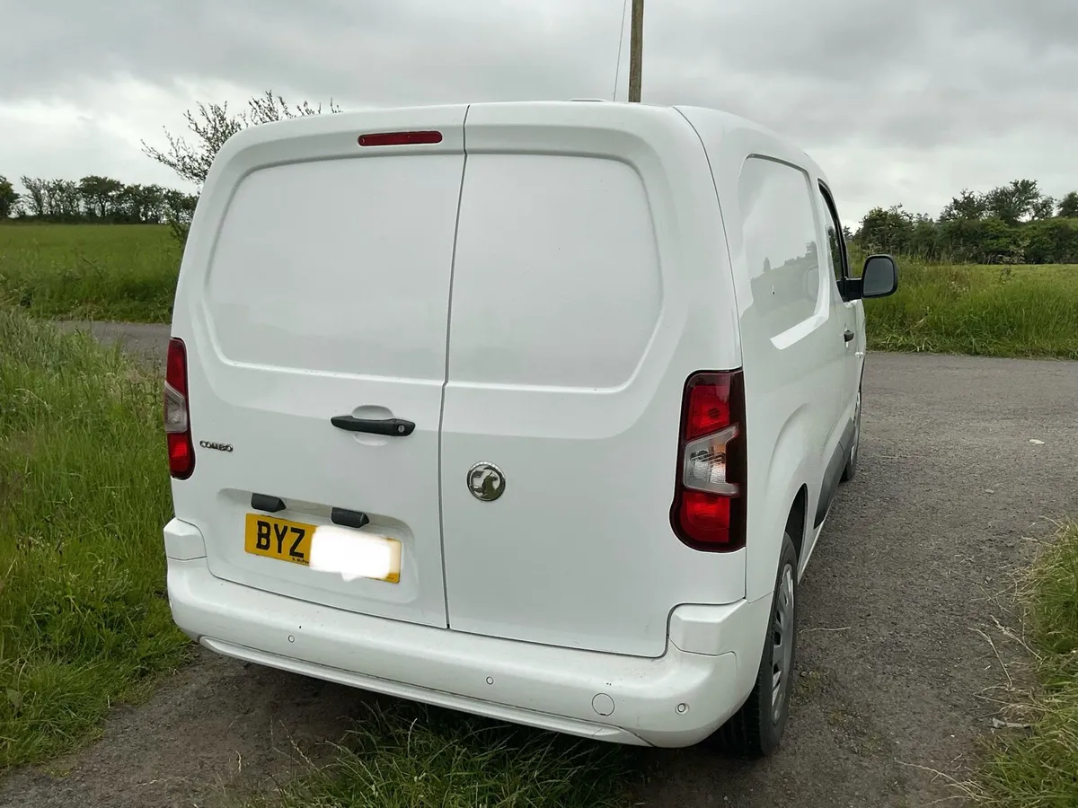22 Vauxhall combo van - Image 3