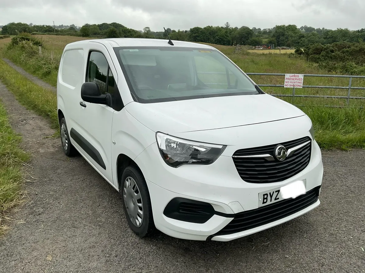 22 Vauxhall combo van - Image 2