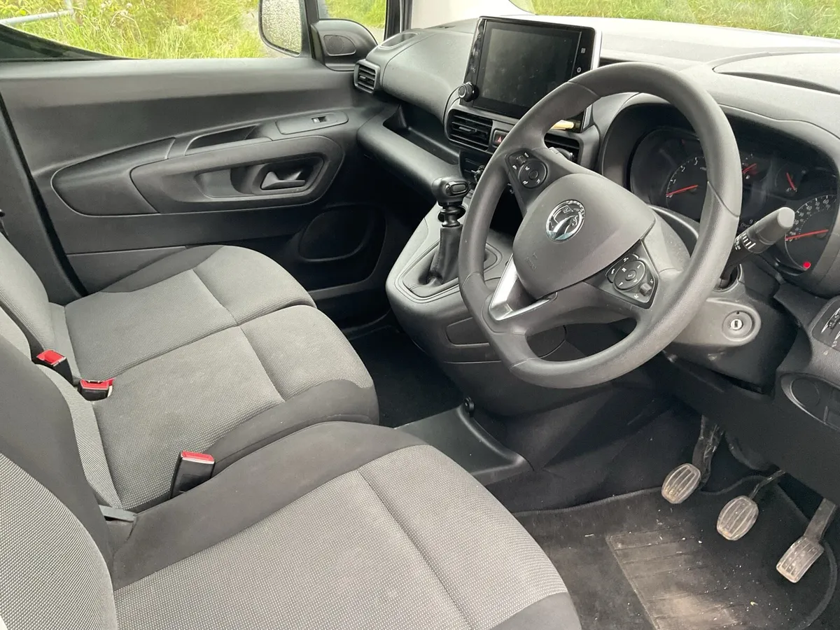 22 Vauxhall combo van - Image 4