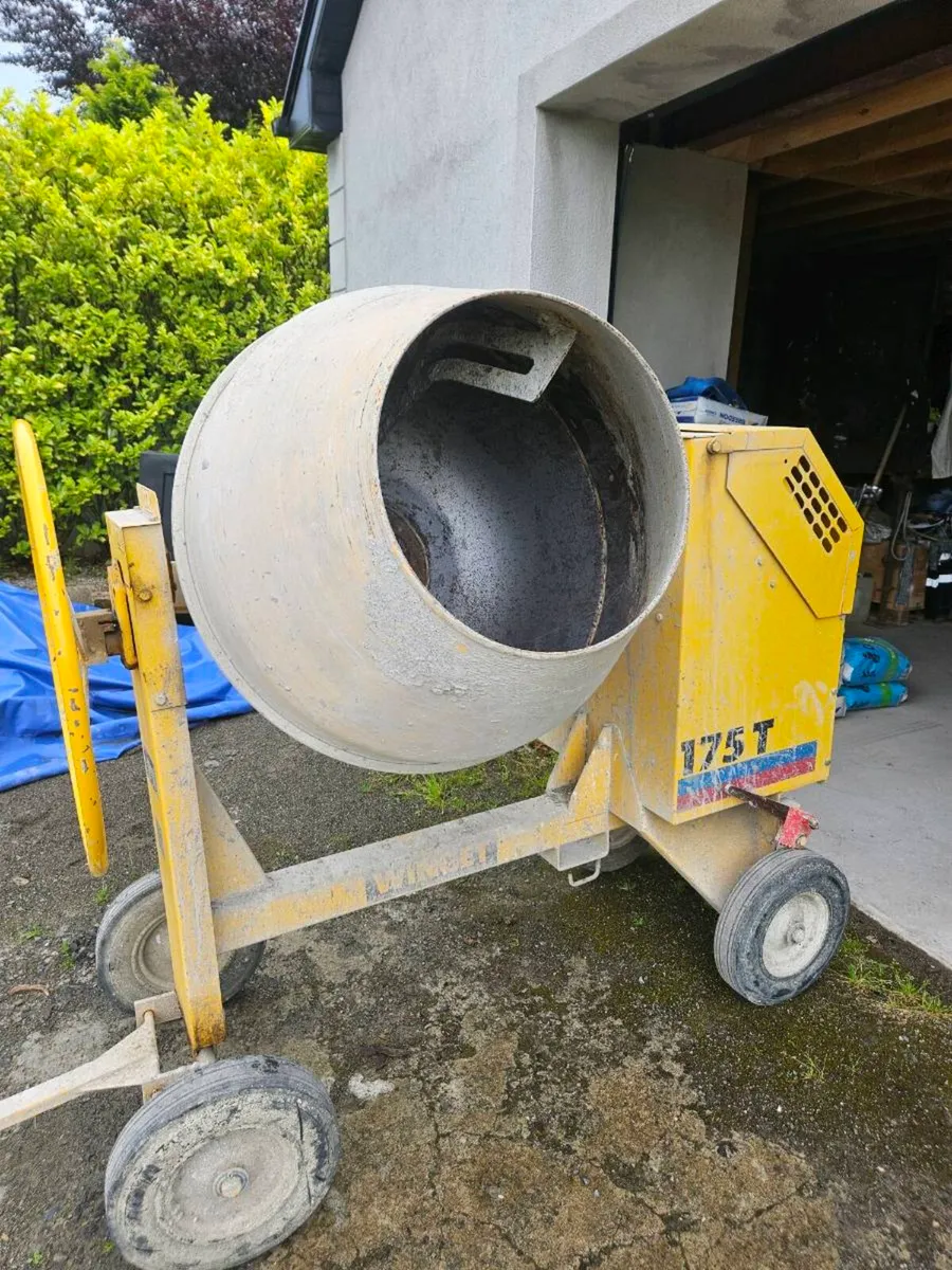Cement mixer - Image 1