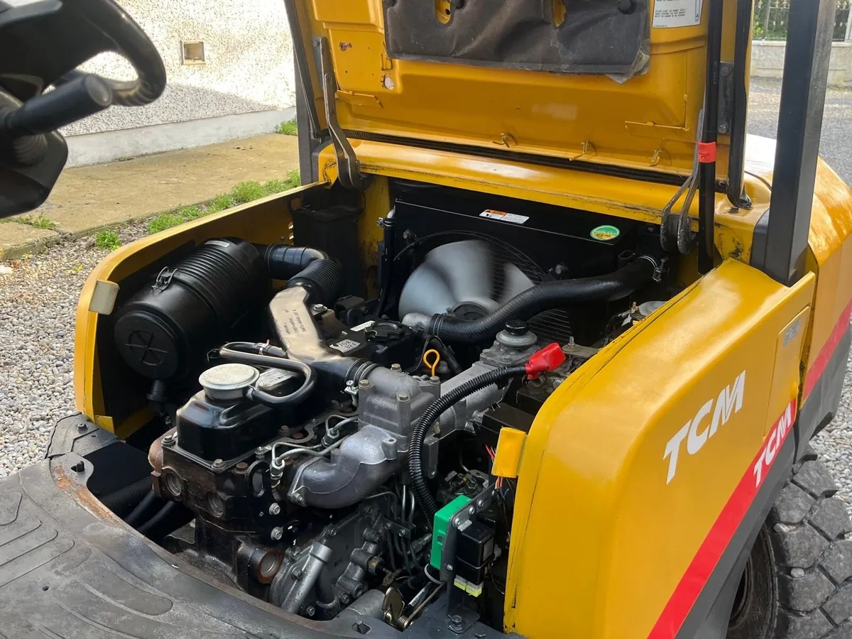 Forklift - Image 4