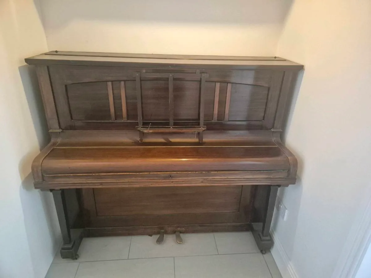 Piano - Image 1