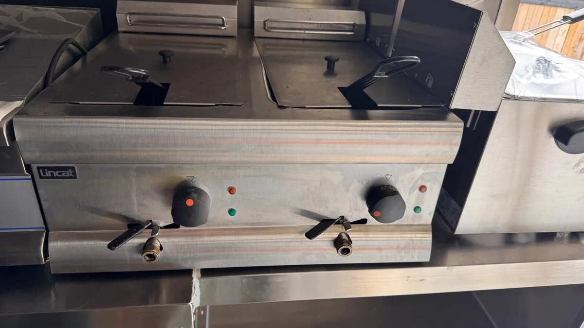 Airstream Food trailer with location - Image 4
