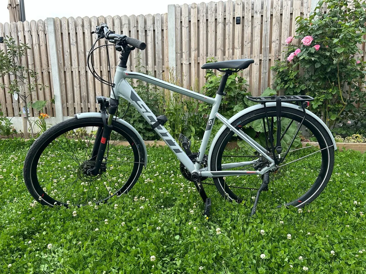 Scott Sub Sport 10 Hybrid Bike - Image 1
