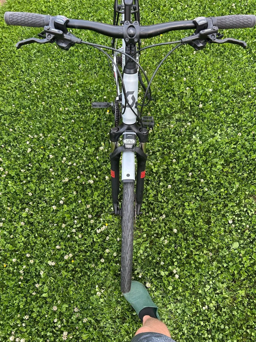 Scott Sub Sport 10 Hybrid Bike - Image 2