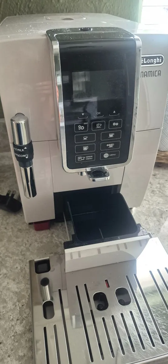 Delonghi Dinamica Coffe machine - Image 1