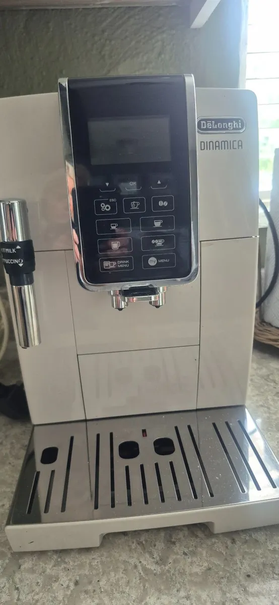 Delonghi Dinamica Coffe machine - Image 3