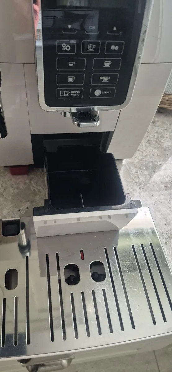 Delonghi Dinamica Coffe machine - Image 4