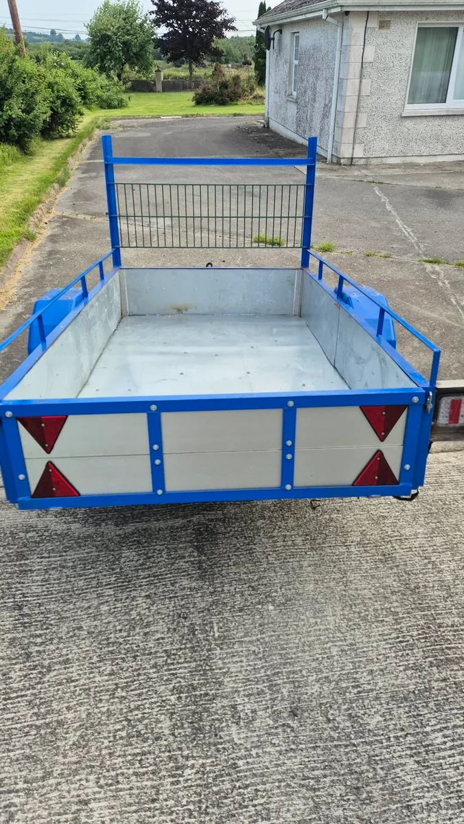 Trailer - Image 1