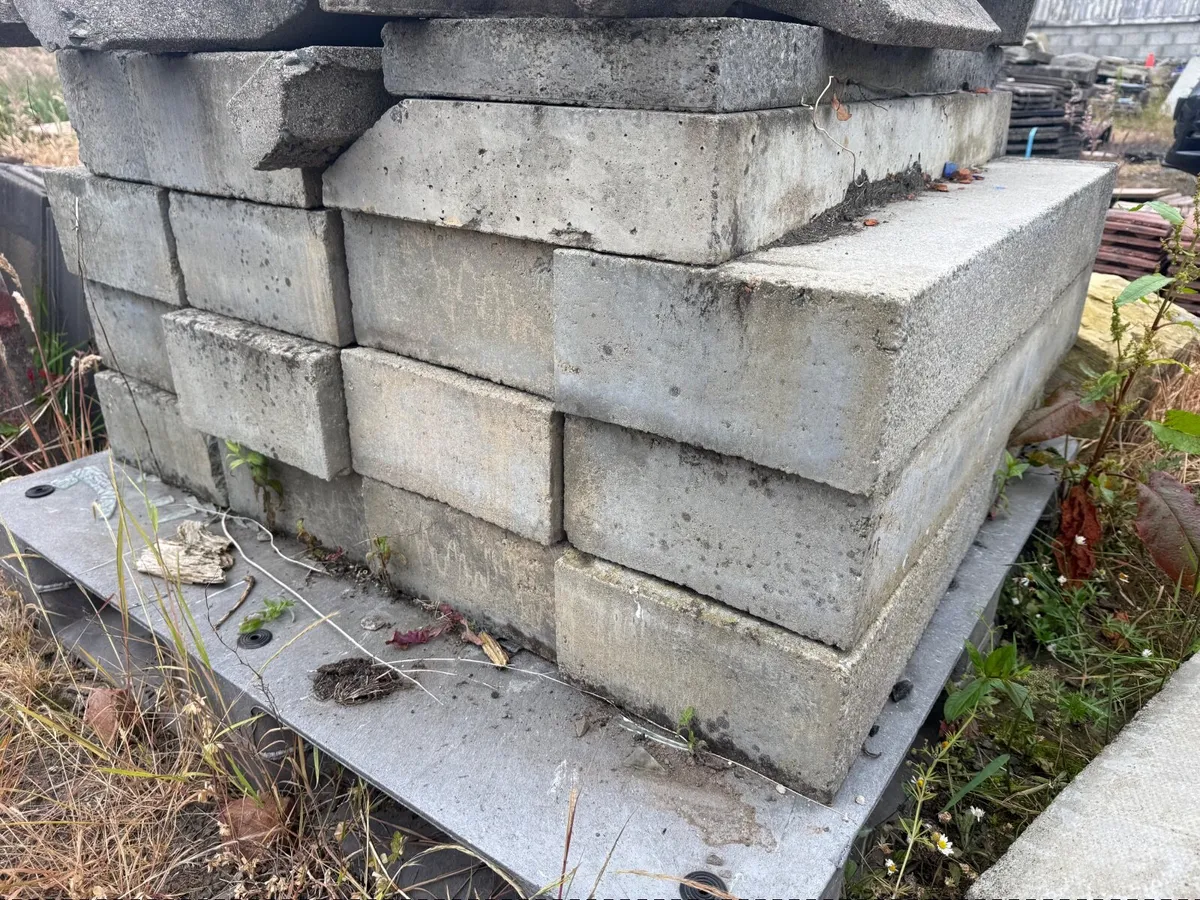 14 grey granite effect concrete kerbs - Image 2