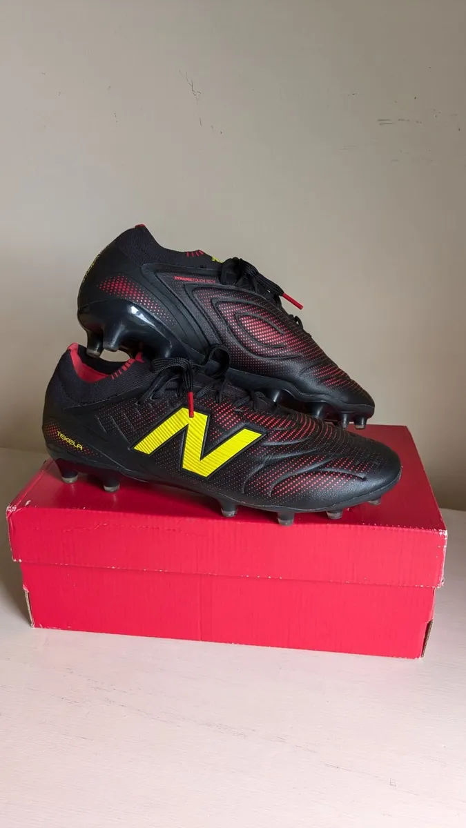 Comfortable Wide Fit New Balance Tekela Elite Low - Image 1