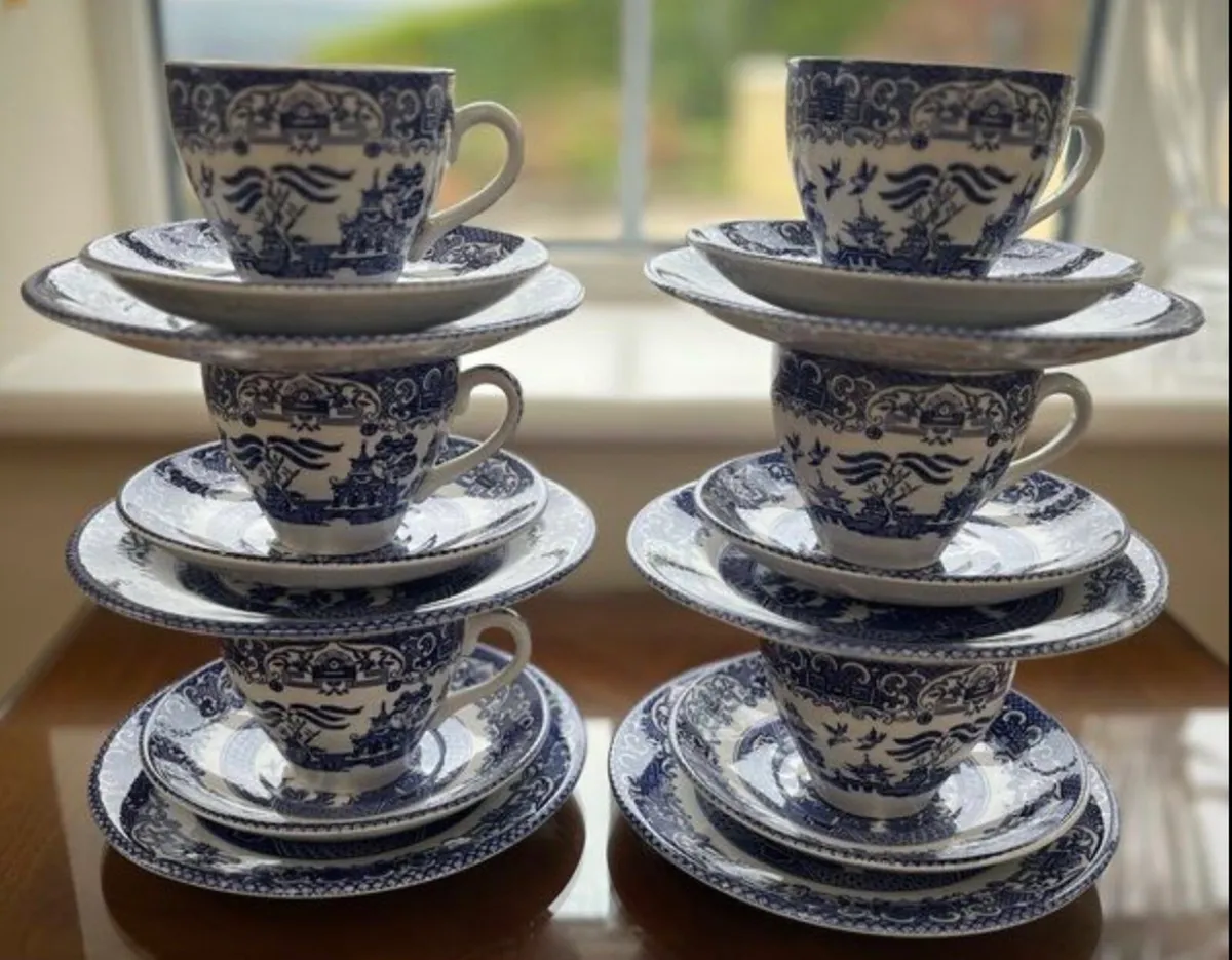 18 piece blue willow - Image 1