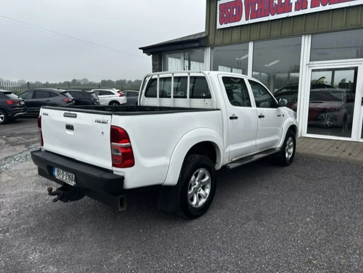 2015 Toyota Hilux ACTIVE 4X4 D-4D D'CAB 2.5144BHP - Image 4