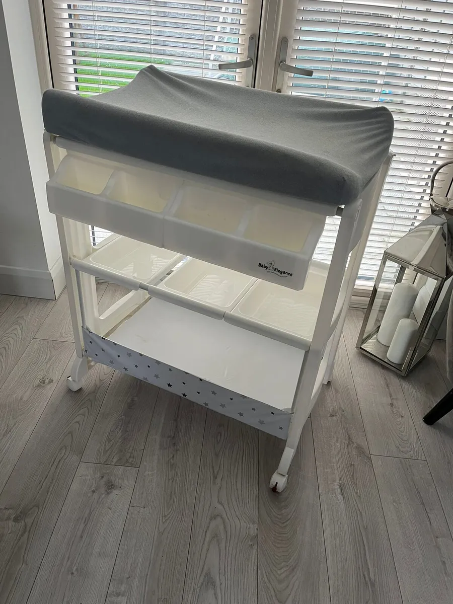 Baby changing unit - Image 1