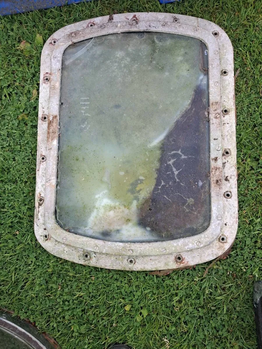 3 BOAT WINDOWS - Image 1