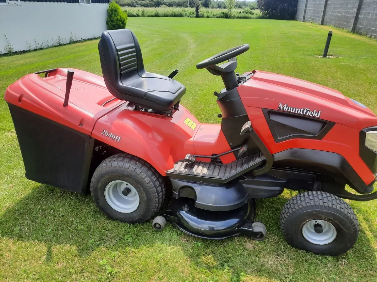 Mountfield/Castlegarden Ride On Lawnmower - Image 1