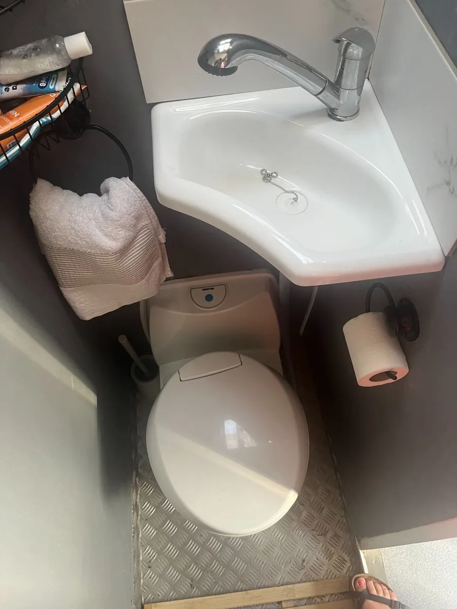 Camper/Motorhome Toilet/Shower/Solar Modern - Image 4