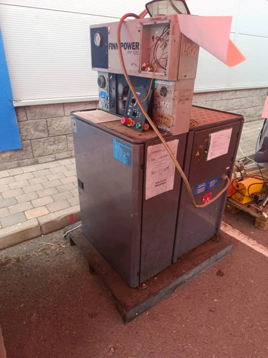 Hosing and machinery - Image 3