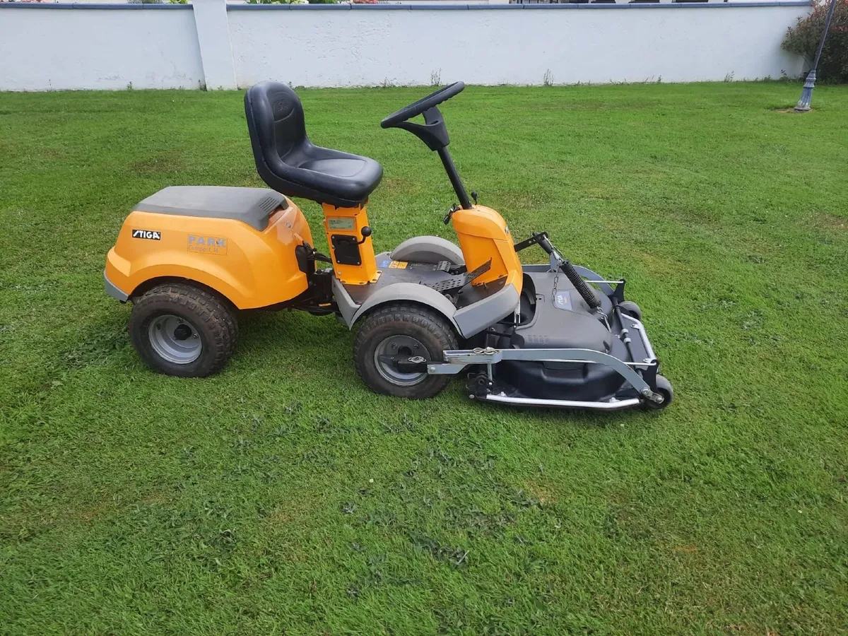 Stiga Articulated Ride On Lawnmower - Image 3