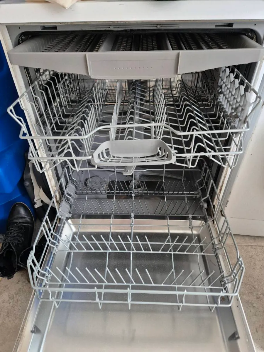 Bosch Dishwasher (Serie 2 Silence Plus) - Image 3