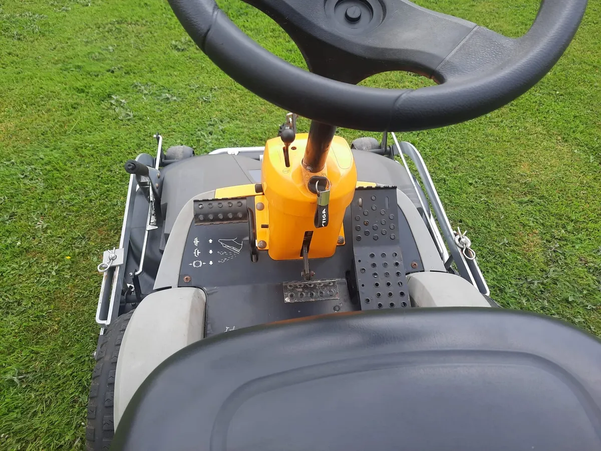 Stiga Articulated Ride On Lawnmower - Image 2