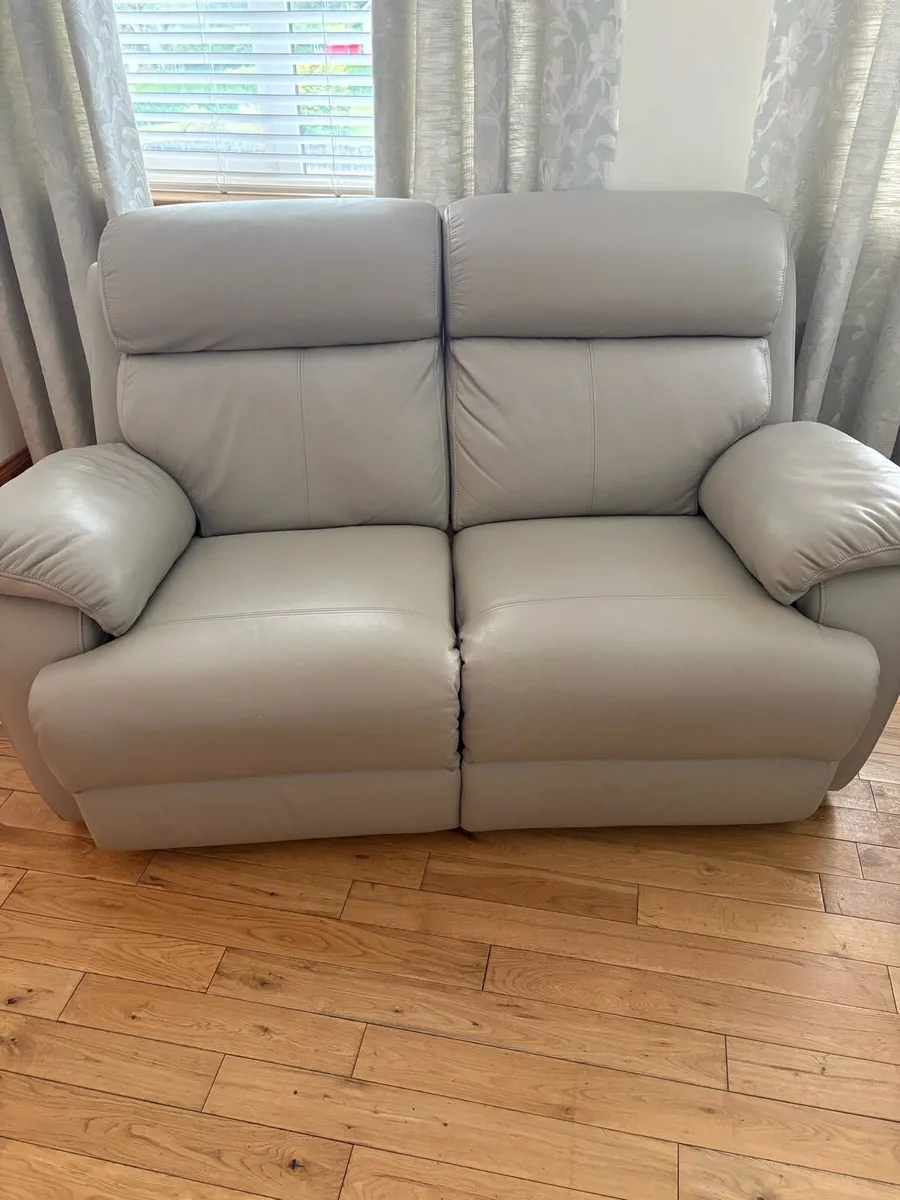 2 seater recliner leather couch - Image 1