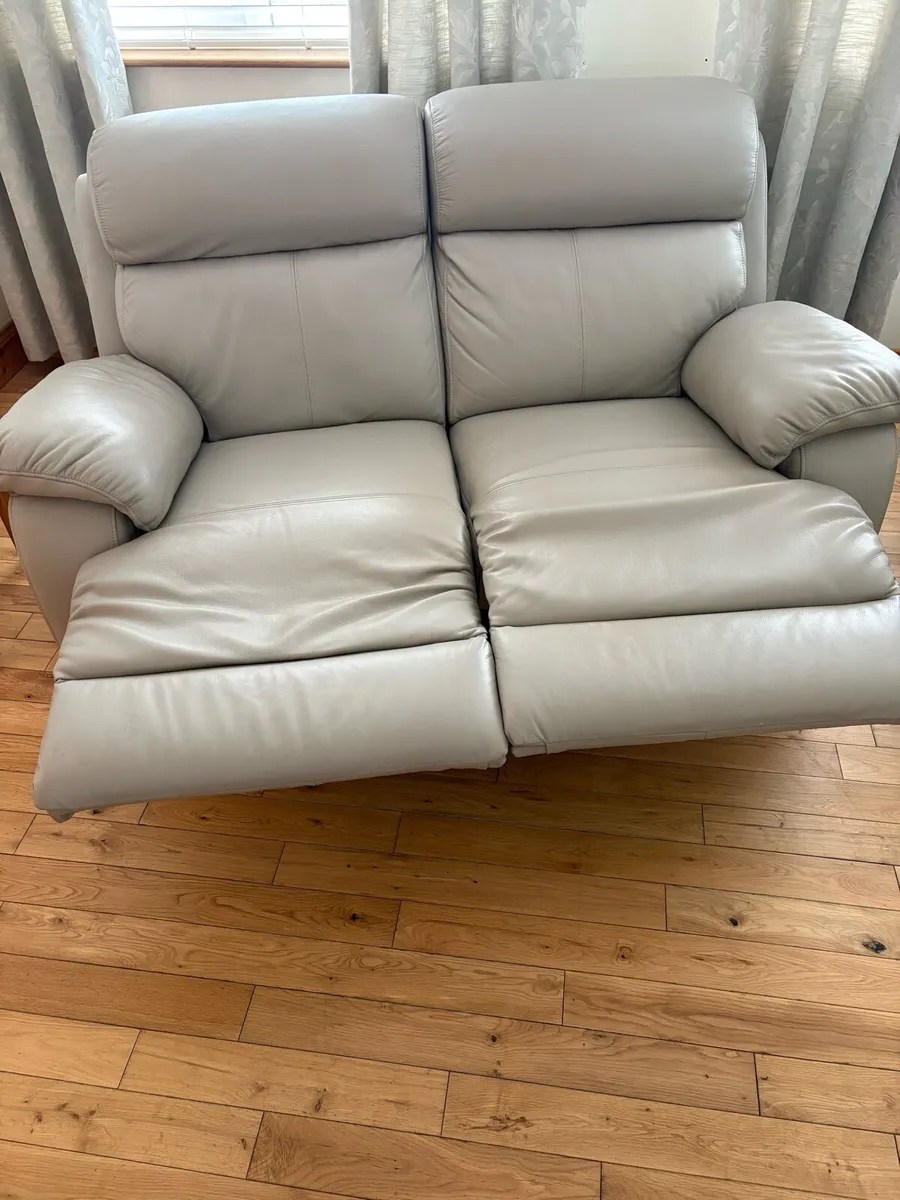 2 seater recliner leather couch - Image 2