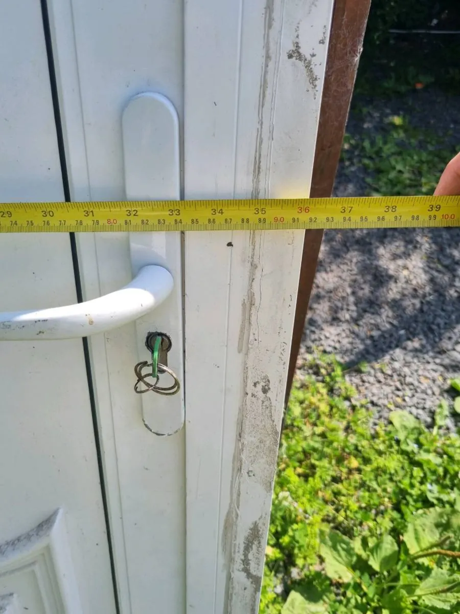 Door and frame has keys in great condition - Image 4