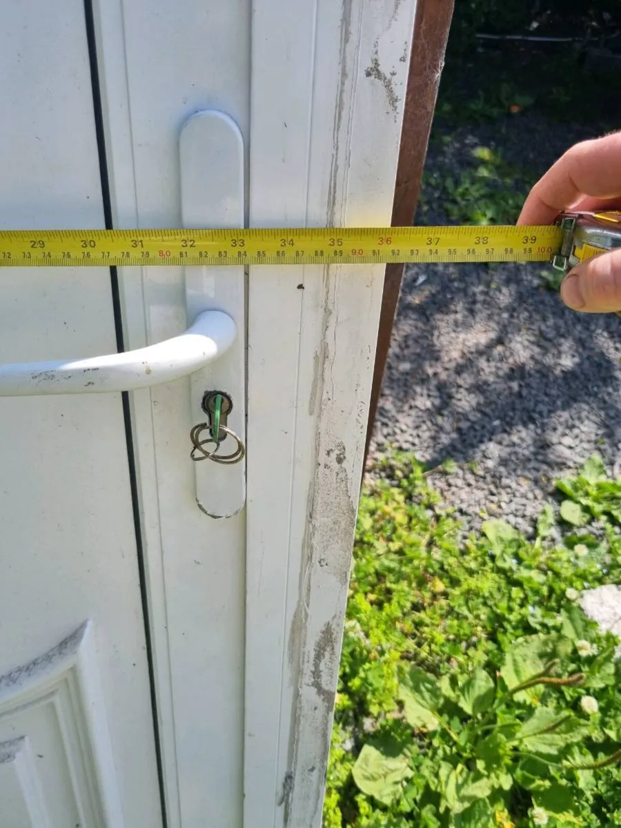 Door and frame has keys in great condition - Image 3