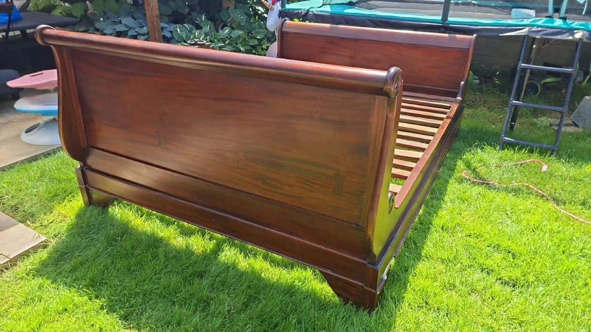Sleigh bed - Image 1