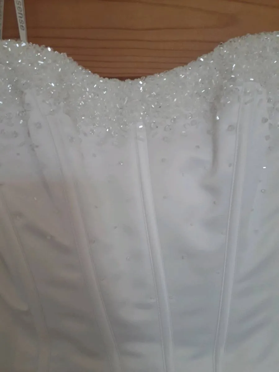 Wedding dress - Image 2