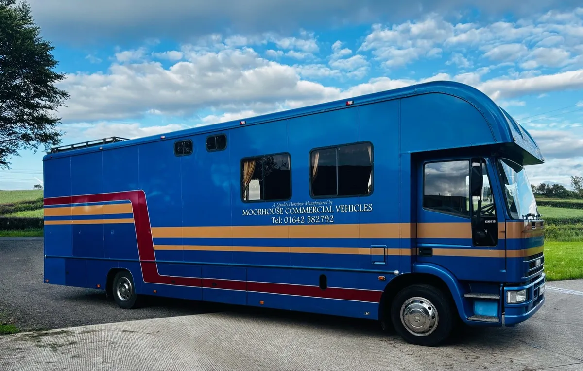 Horse lorry - Image 1