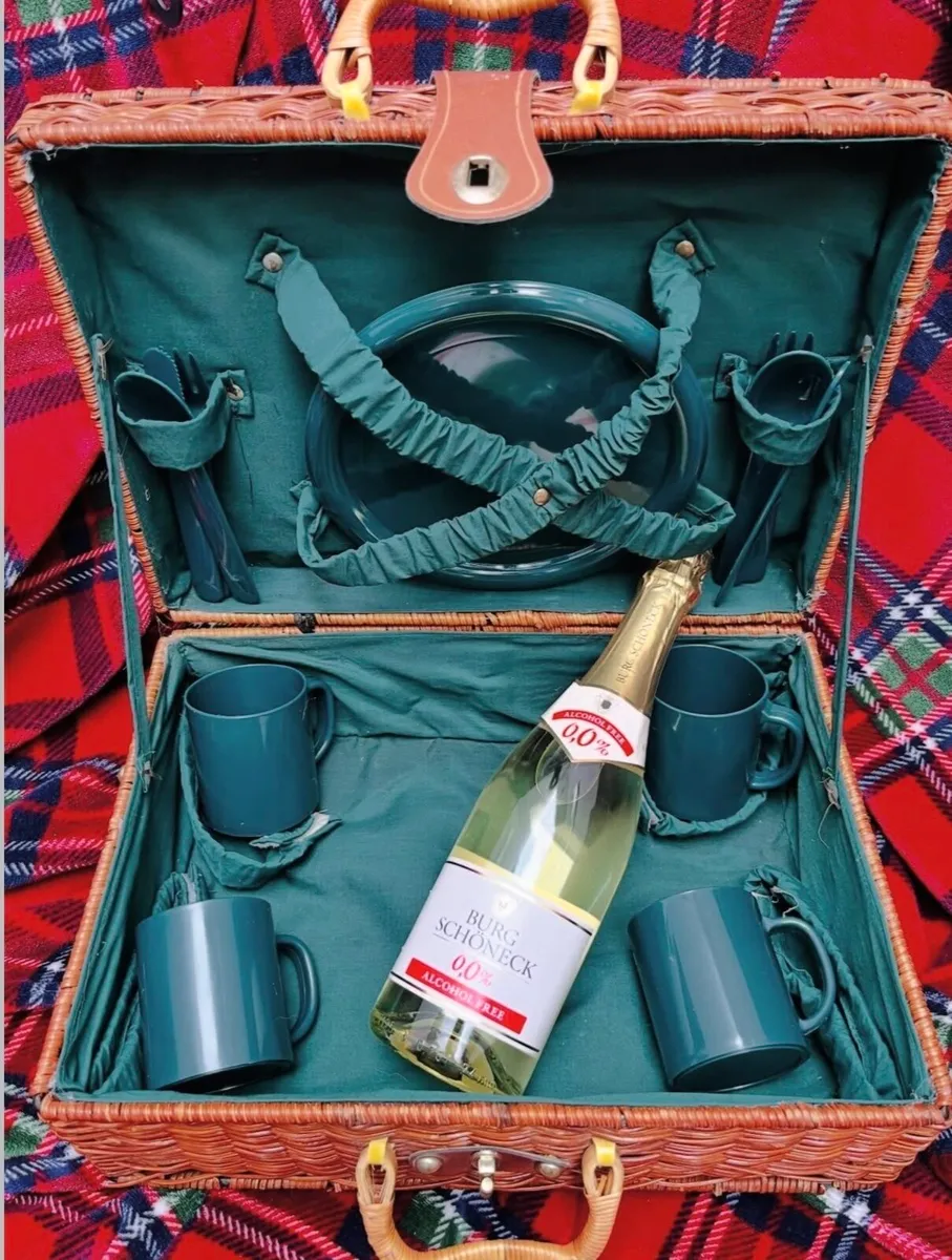 Picnic basket - Image 1