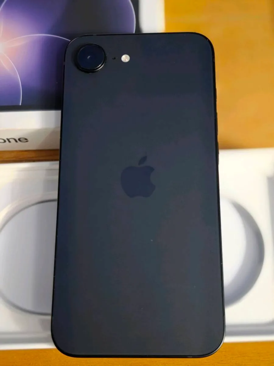 iPhone E - Image 2