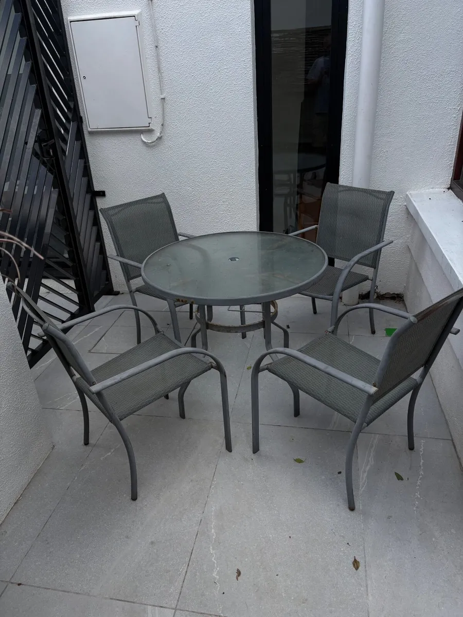 Garden table and 4 chairs