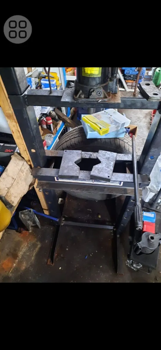 20 ton bearing press,, garage oil drainer - Image 3
