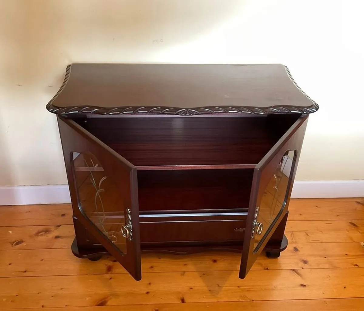 Quality Vintage Rossmore Cabinet – Solid Mahogany - Image 3