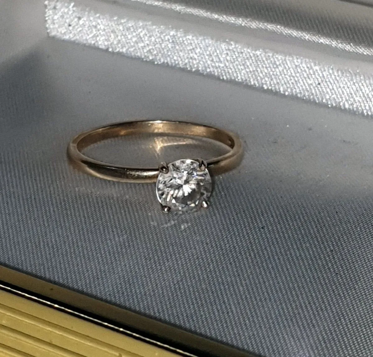 Vintage 14ct Gold 'Queen' Solitaire - Image 2