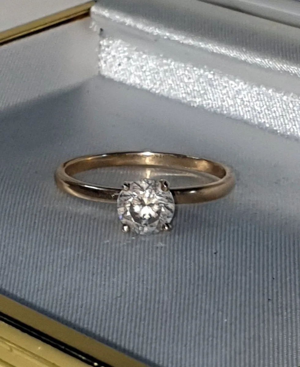 Vintage 14ct Gold 'Queen' Solitaire - Image 1