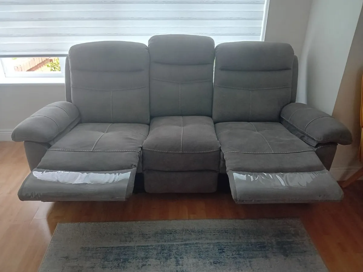 Couch Recliner - Image 2