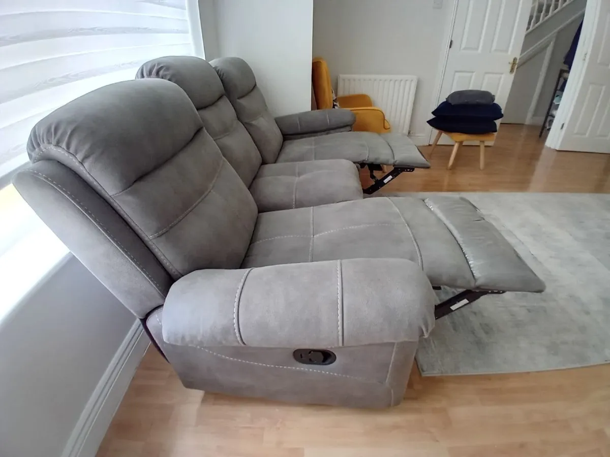 Couch Recliner - Image 4