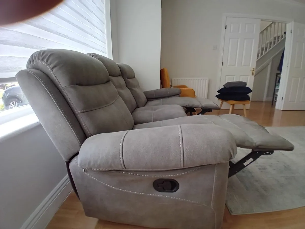 Couch Recliner - Image 3