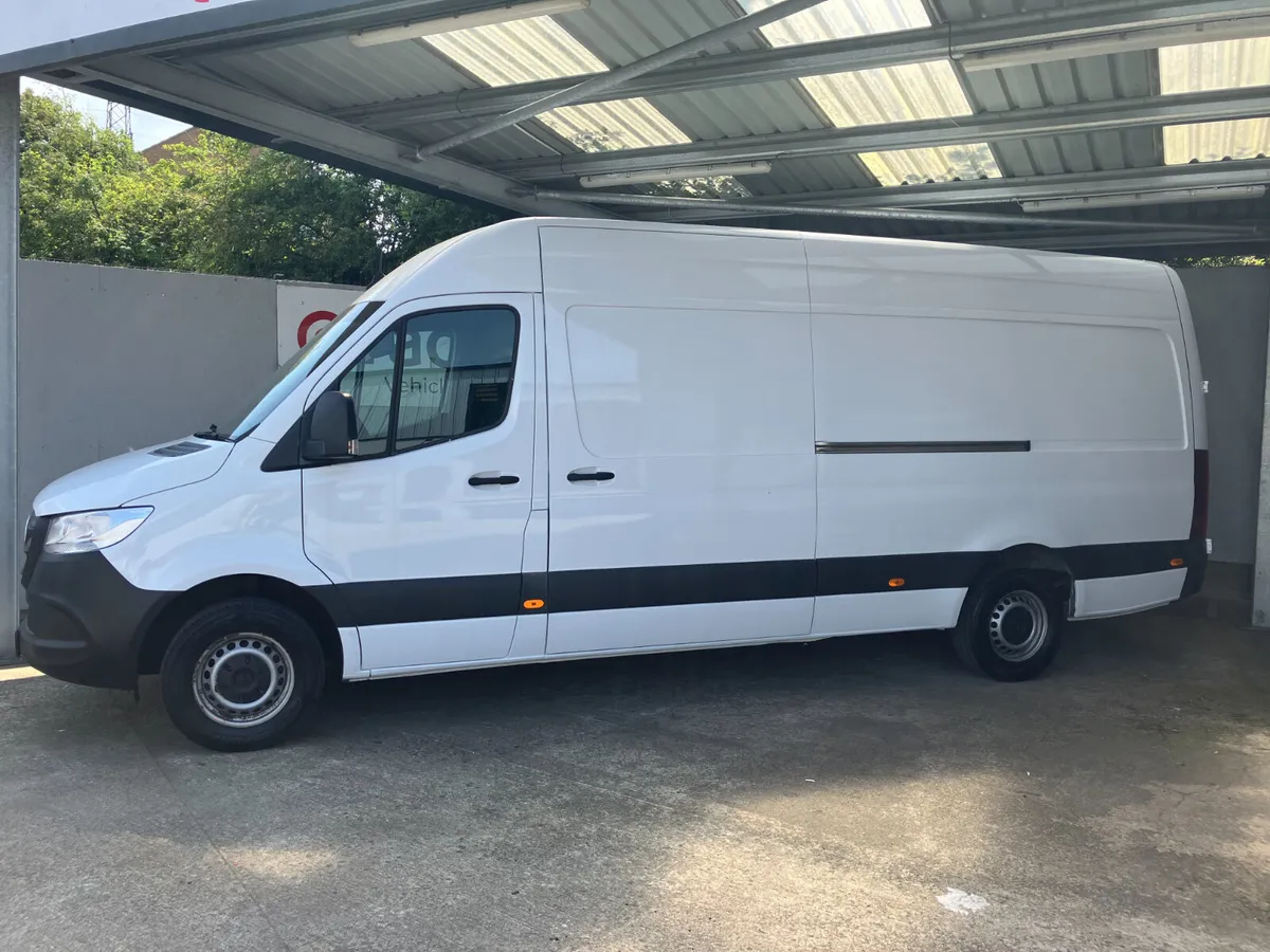 Mercedes-Benz Sprinter 2022 - Image 2
