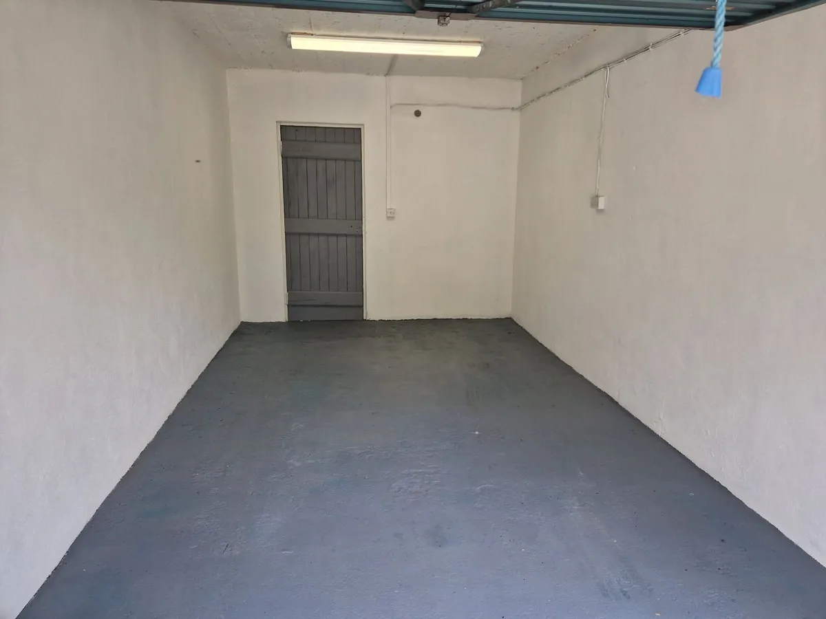 renting garage - Image 1