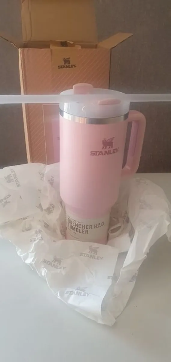 New Pink Stanley Flowstate Tumbler 40z - Image 1