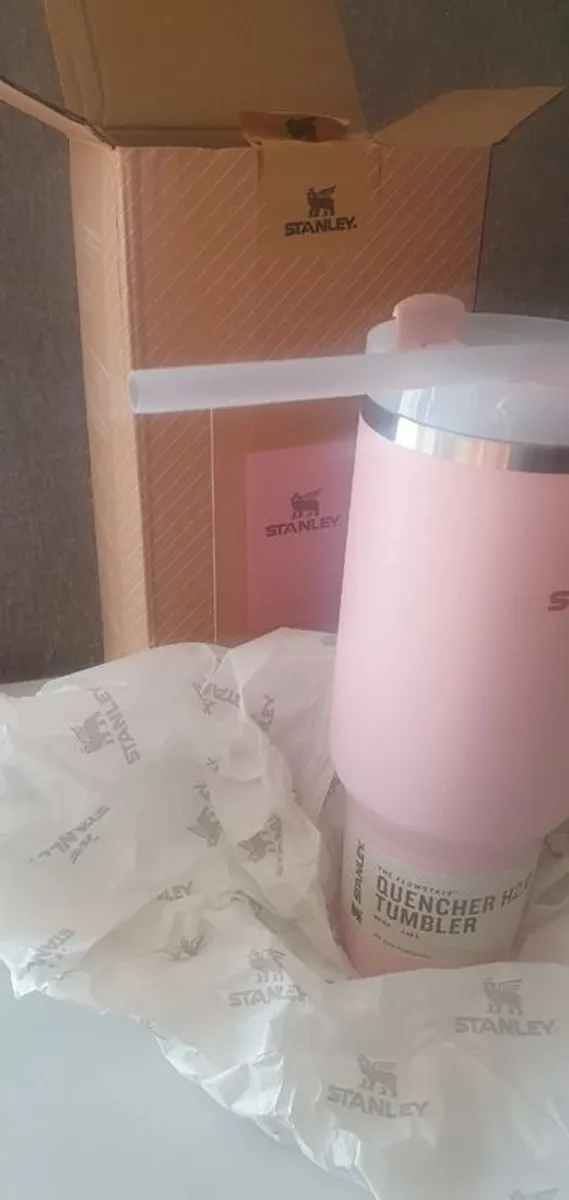 New Pink Stanley Flowstate Tumbler 40z - Image 2