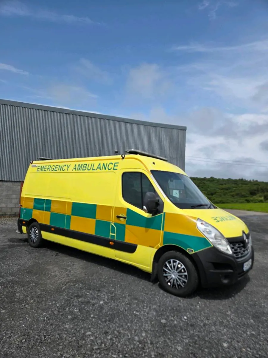 2018 Renault Master Ambulance - Image 1