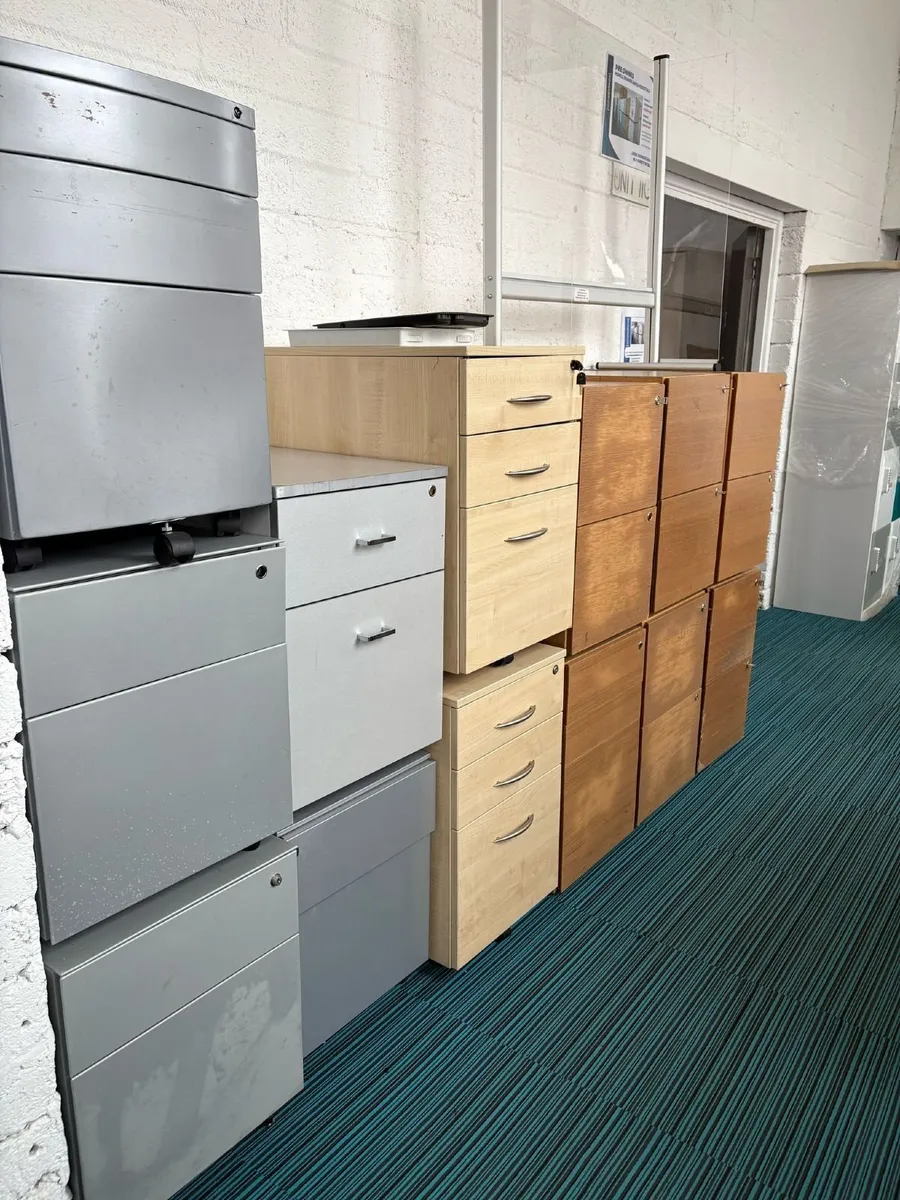 CLEARANCE AND USED STORAGE UNITS - FROM £40.00+VAT - Image 3