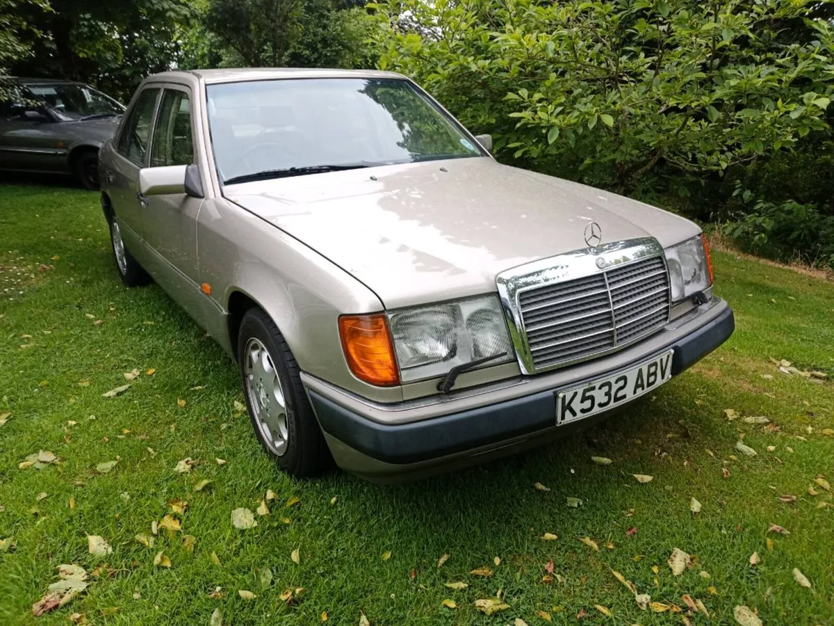 Mercedes Benz 300 e - Image 3