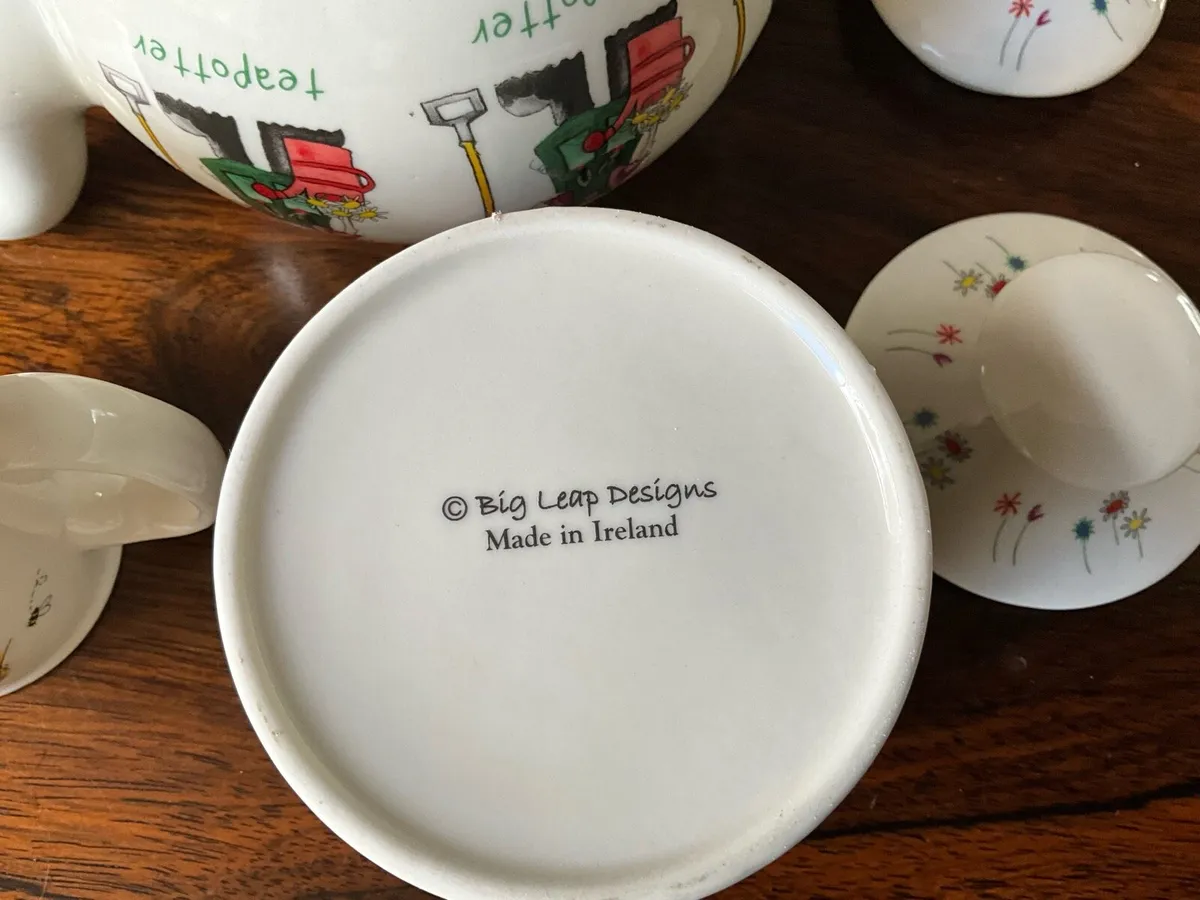 Charming ‘Big Leaf Design’ Set - Image 2